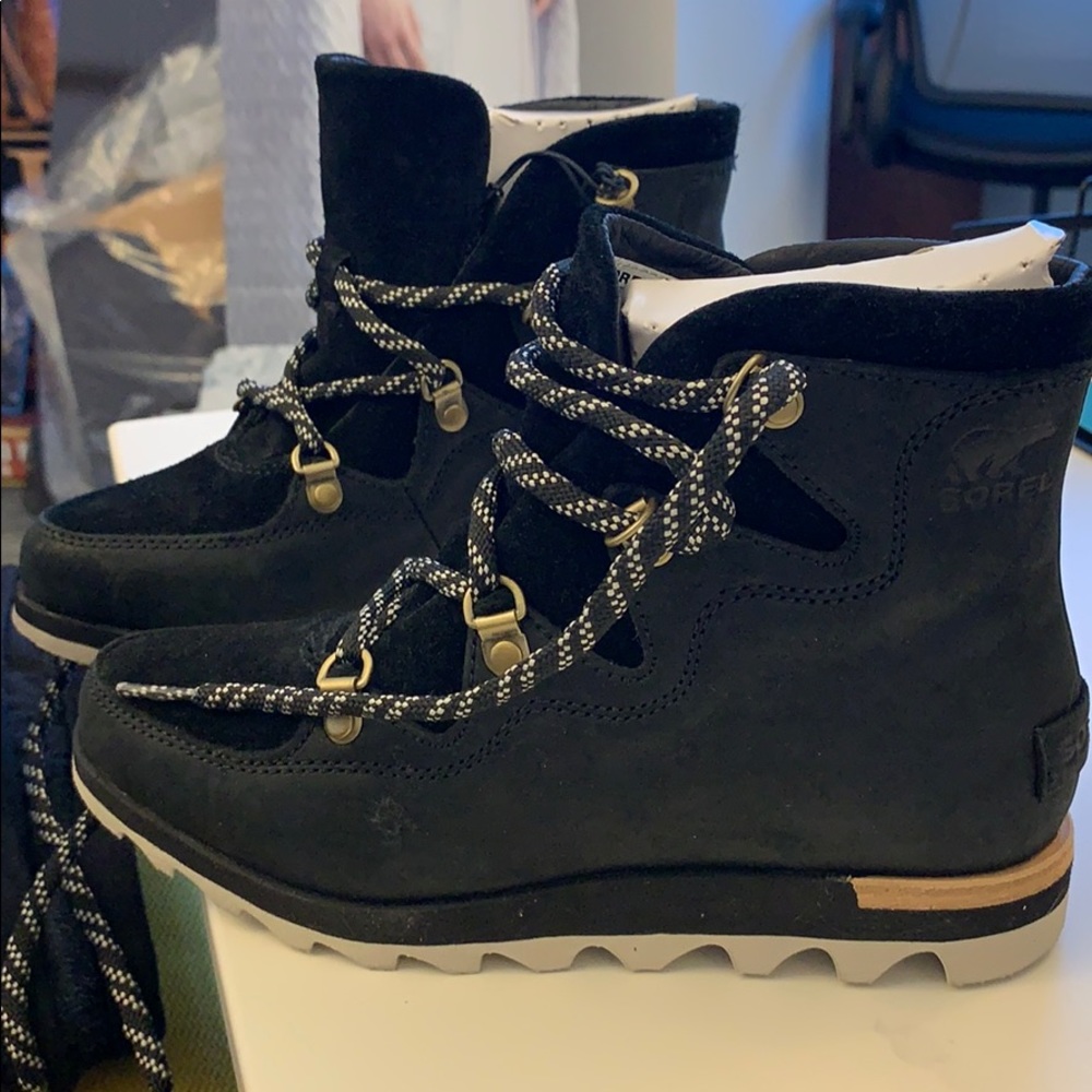 NWT: Sorel Sneakchic Alpine Boot